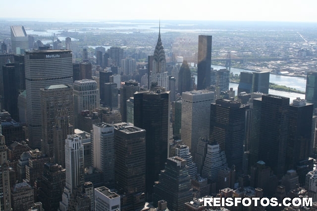 Empire state building, Uitzicht vanaf het Empire State Building, richting het Crysler Building